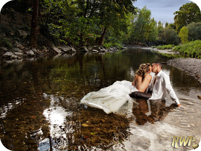Trash the dress in the river, photoshoot in the South of France